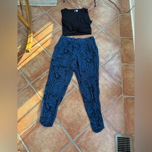 H&M blue and black paisley pants and cropped shirt set